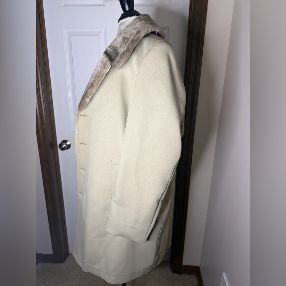 London Fog Cream Trench Coat with Faux Fur Collar - Picture 3 of 7